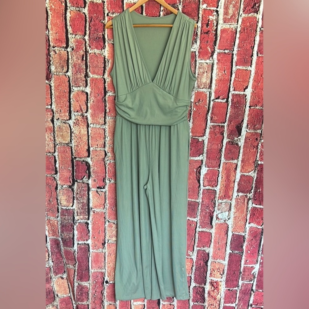 YOZY Sage Green Sleeveless V-Neck Jumpsuit XL new with tags